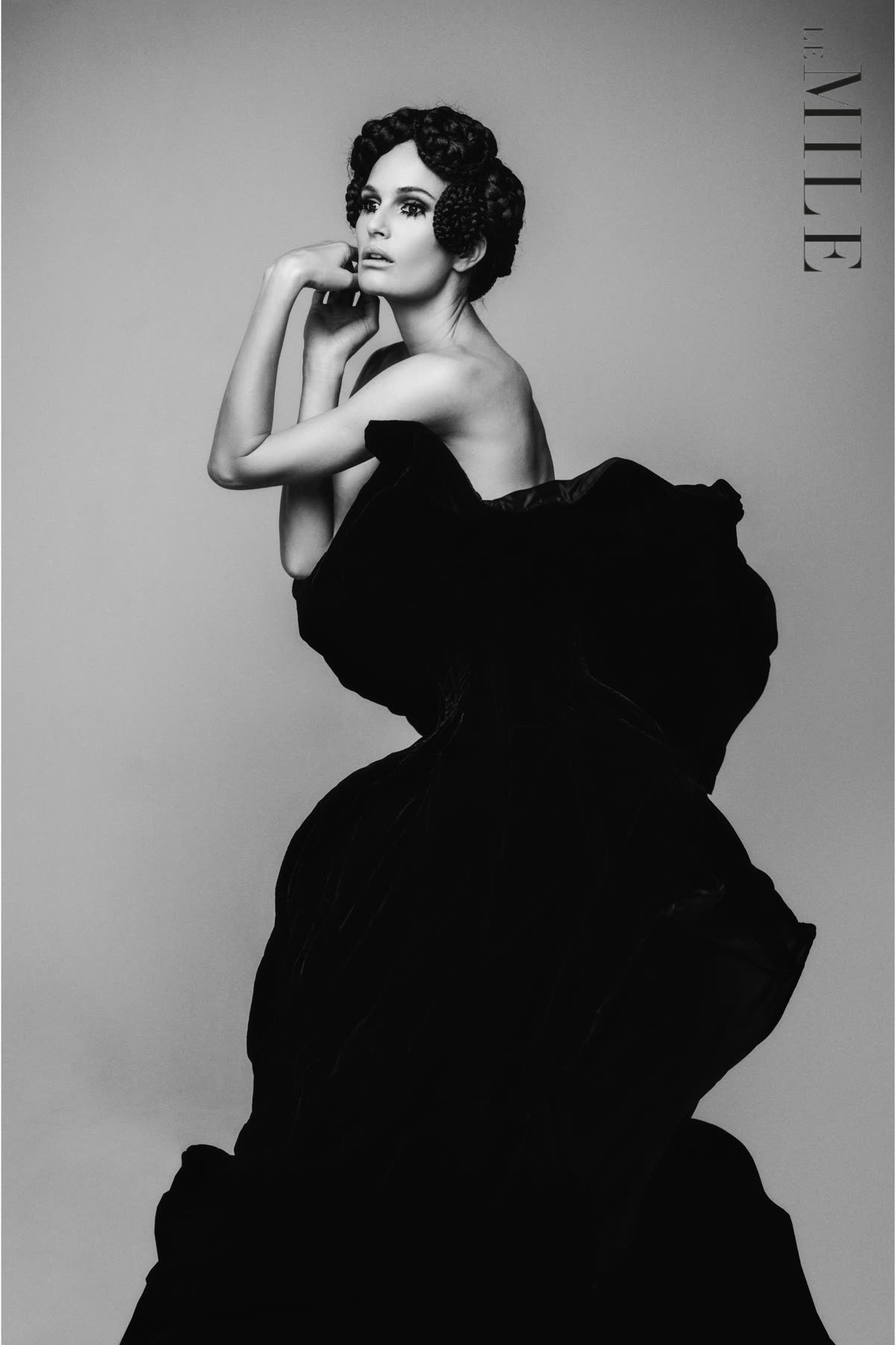 LE MILE Magazine: Studio Portrait